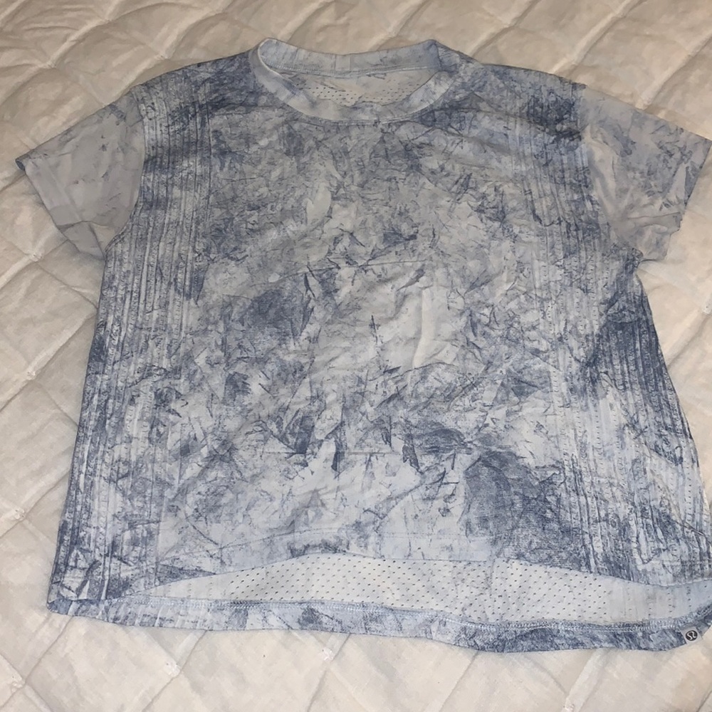 Lululemon cropped workout shirt